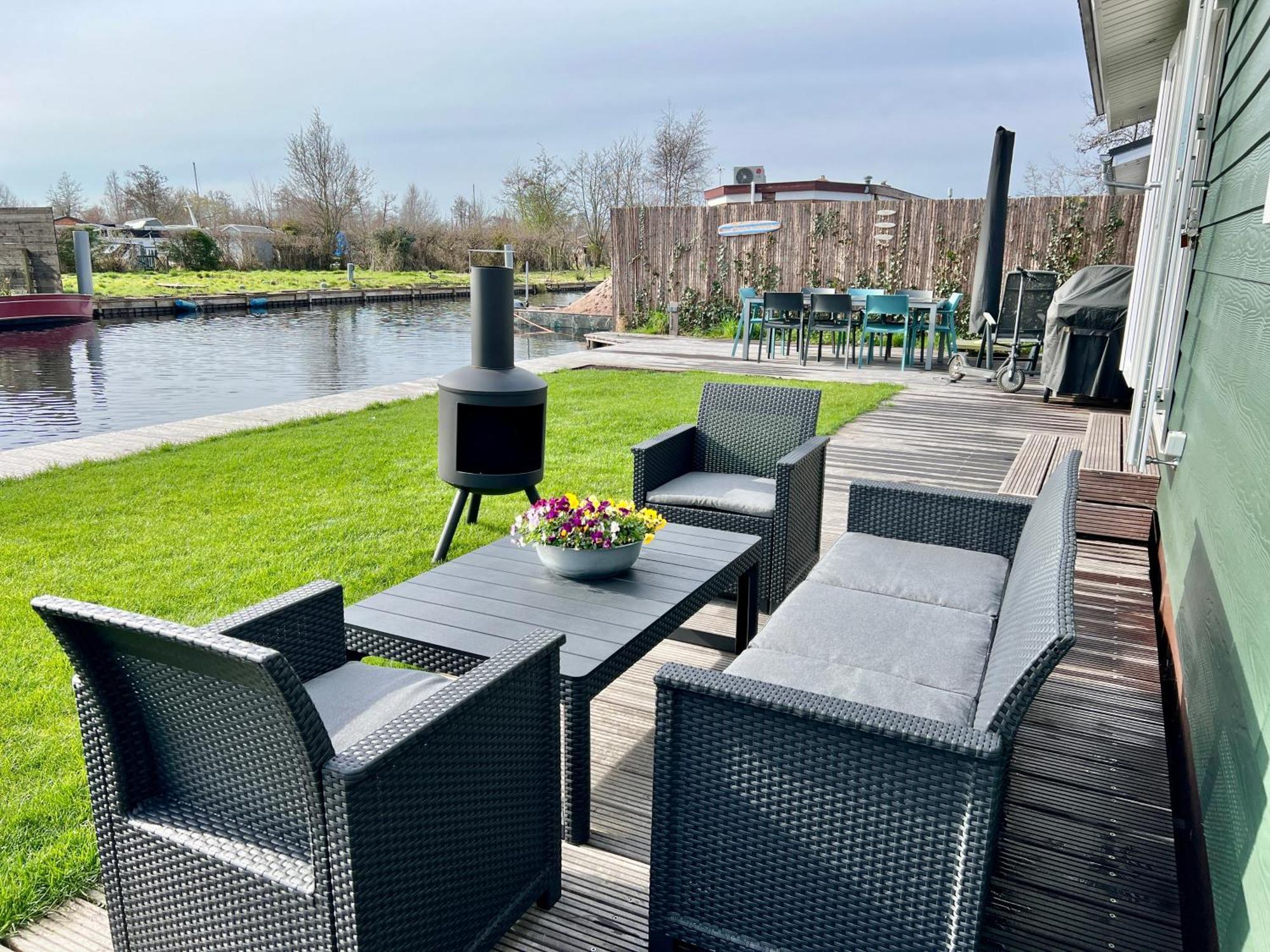 New - The Surf Shack - On A Lake Near Amsterdam! Vinkeveen Exterior photo